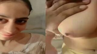 Sexy paki big boobs wife gives blowjob in toilet