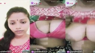 Live chat girl showing big boobs to customer
