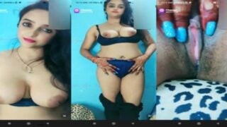 Huge boobs showing lady in Chamet live cam show