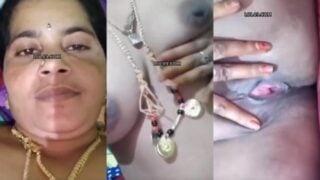 Video call naked show of horny and sexy Indian bhabhi