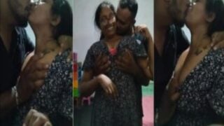 Goan manager kisses office lady and fucks her pussy