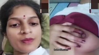 Bhabhi naked boobs showing on video call and playing