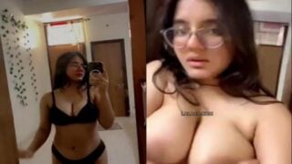 Nerdy Chasmish maal nude selfie video for boyfriend