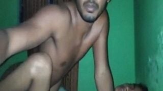 Local desi lovers sex video breaking girlfriend pussy hole