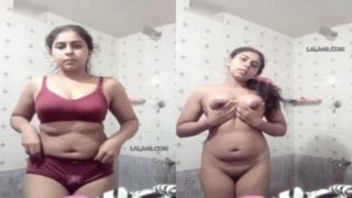 Desi girl selfie showing boobs and pussy fingering