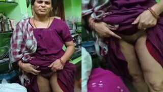 Tamil wife lifting nighty and showing pussy to devar